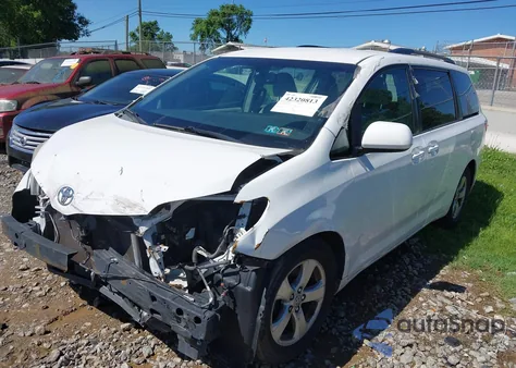 2015 Toyota Sienna Le 8 Passenger из США, поврежденный, VIN 5TDKK3DC0FS611063